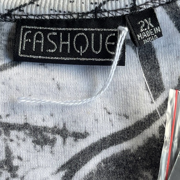 Fashque Blouse Womens Plus Size 2X XXL Black White Floral Sheer Sleeve Beaded - Picture 6 of 12